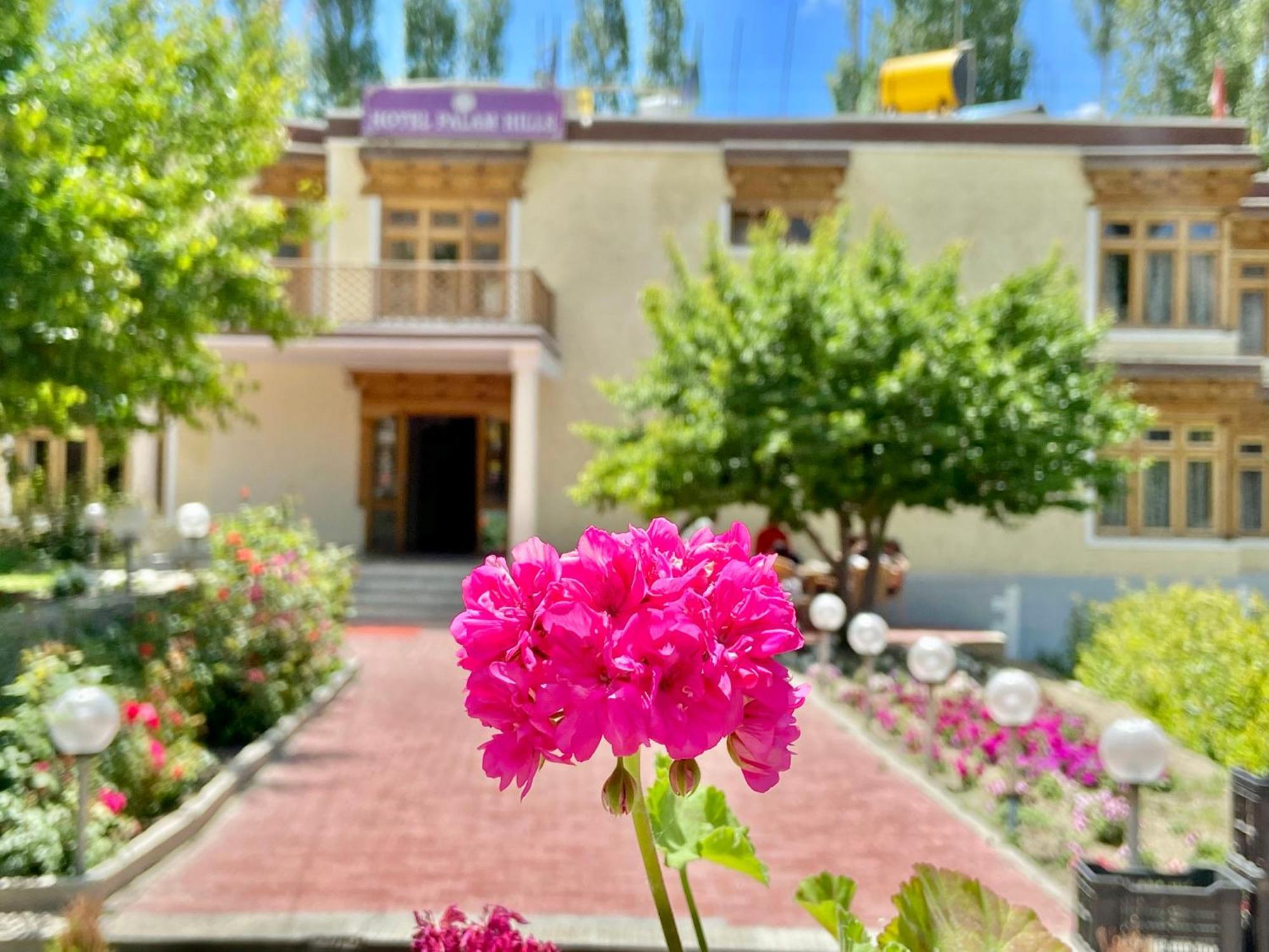 Hotel Palam Hills Leh Dış mekan fotoğraf